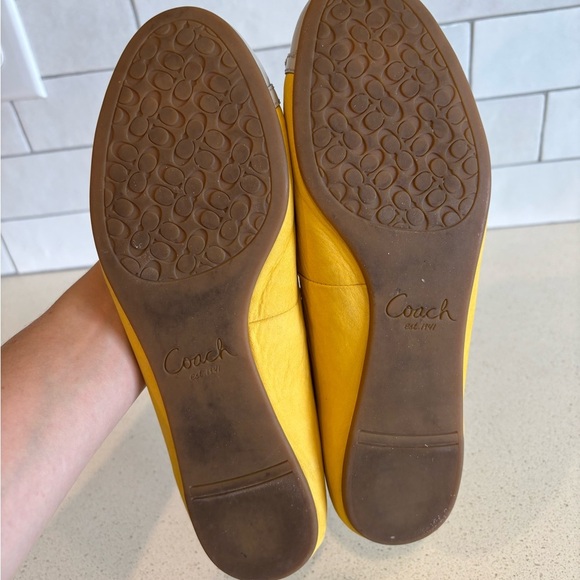 Authentic Coach Ballet Flats Butter Yellow Leather Silver Bow Shoes Size 7 - Picture 8 of 9